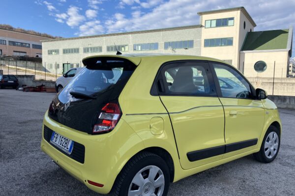 RENAULT TWINGO  – NEOPATENTATI