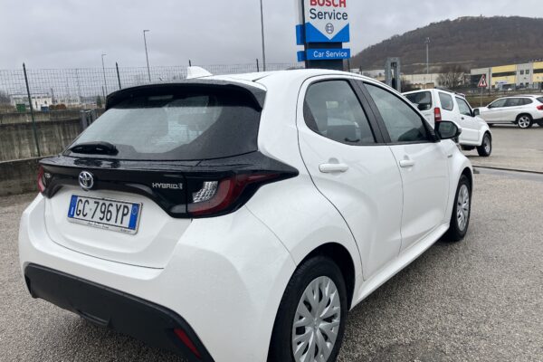 TOYOTA YARIS HYBRID 1.5H BUSINESS