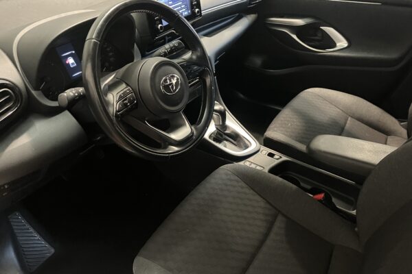 TOYOTA YARIS HYBRID 1.5H BUSINESS