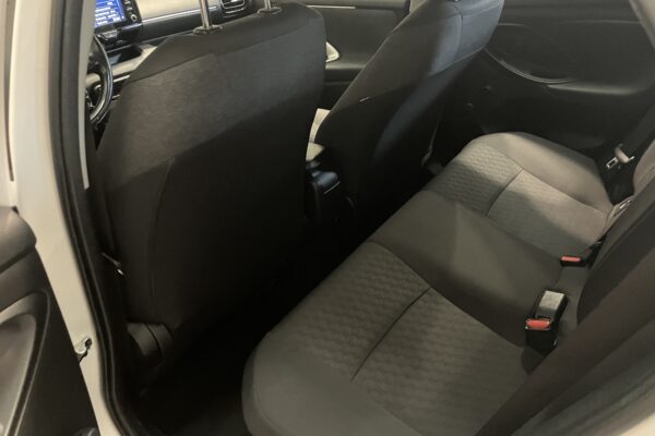 TOYOTA YARIS HYBRID 1.5H BUSINESS