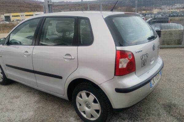 VOLKSWAGEN POLO
